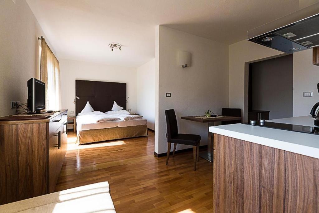 Garni Hotel Dorothea Tirolo Extérieur photo