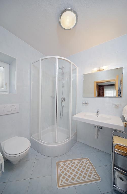 Garni Hotel Dorothea Tirolo Chambre photo