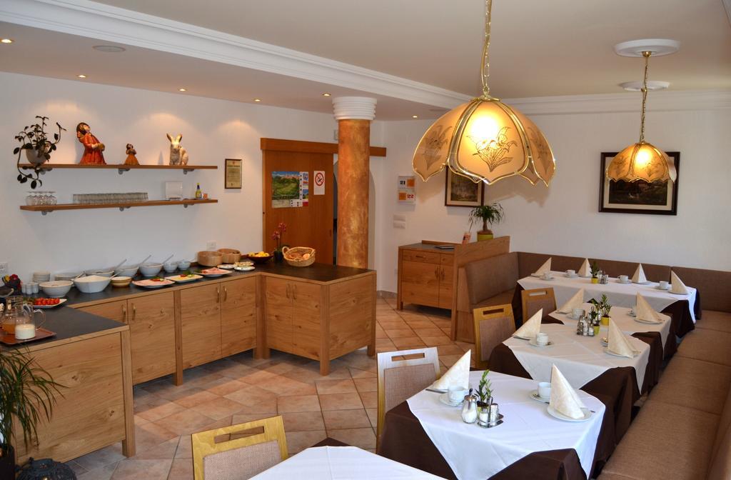 Garni Hotel Dorothea Tirolo Extérieur photo